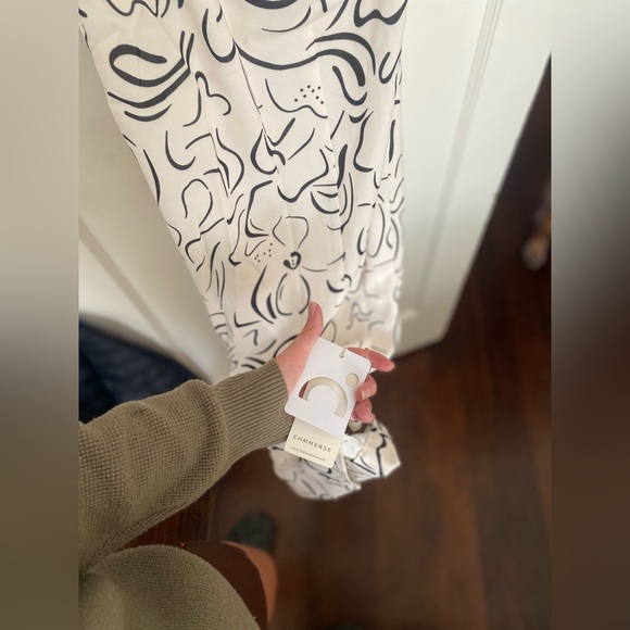 Size small, never worn, ordered by mistake - Picture 5 of 5